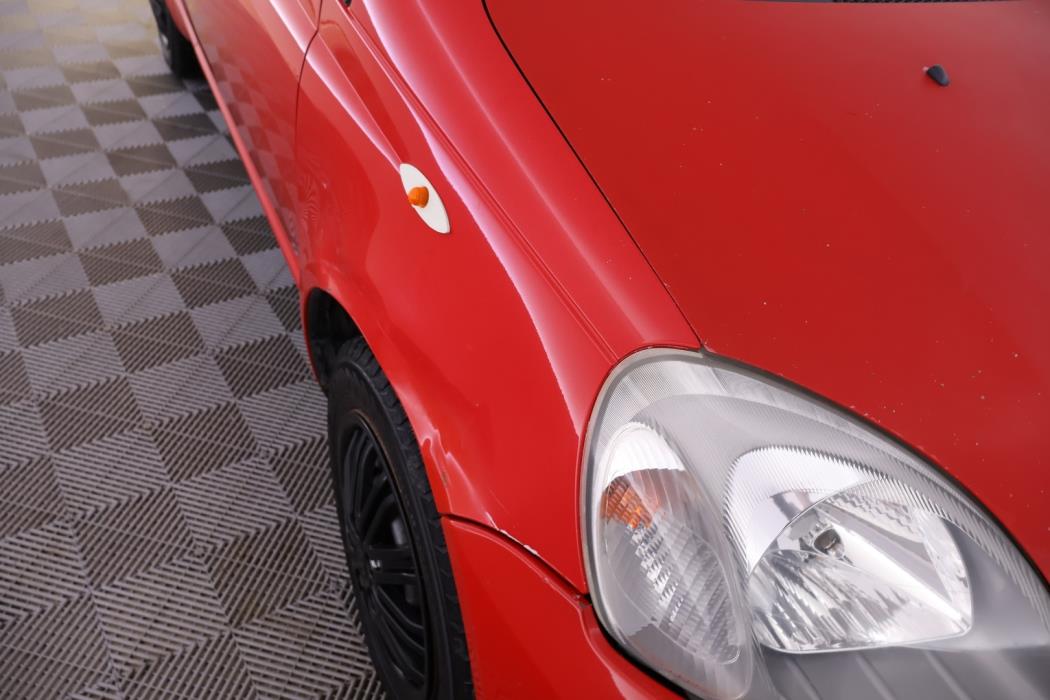 TOYOTA Yaris 2003