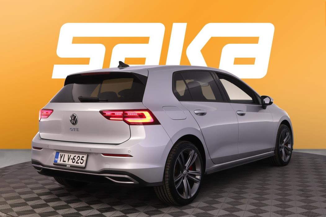 VOLKSWAGEN Golf 2021