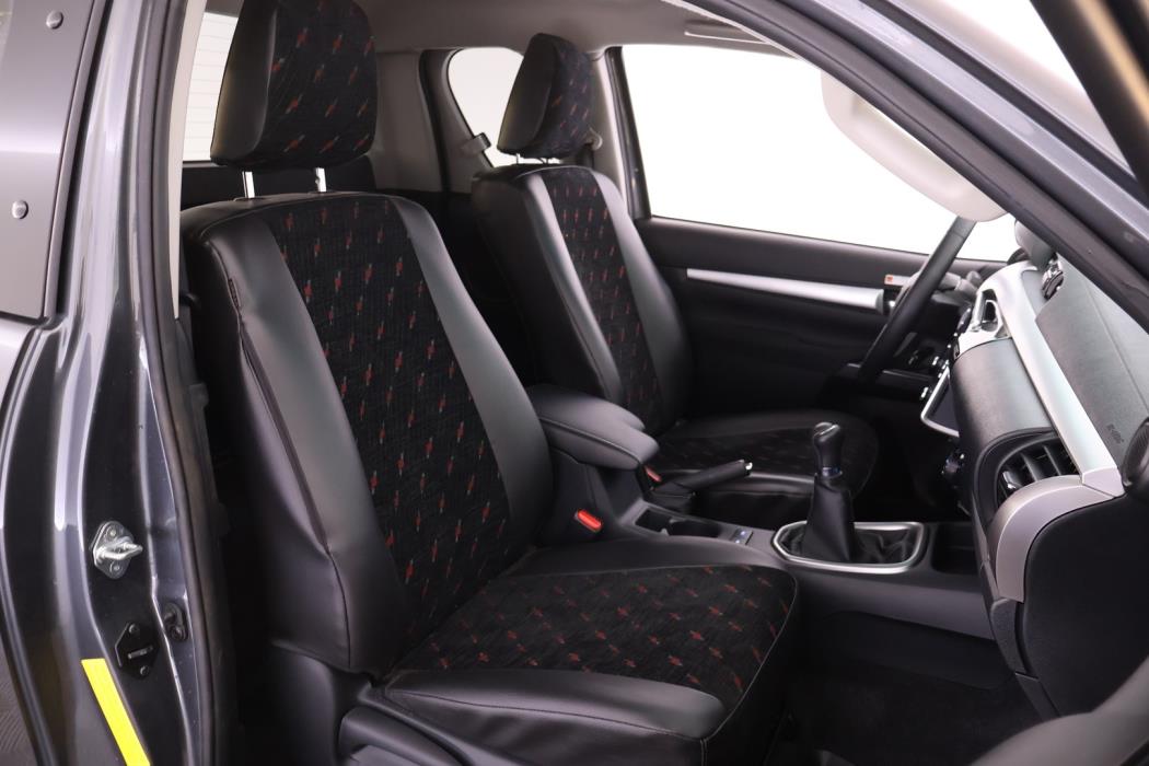 TOYOTA Hilux 2024