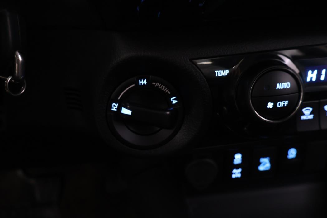 TOYOTA Hilux 2024