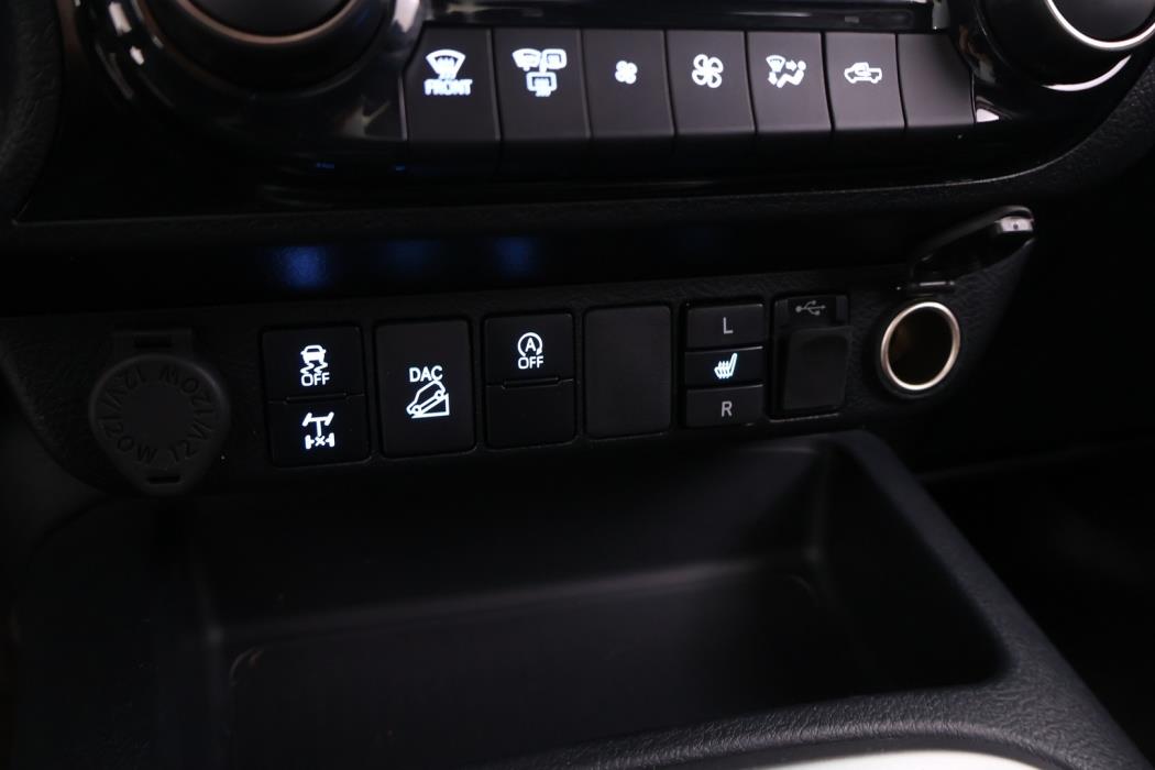 TOYOTA Hilux 2024
