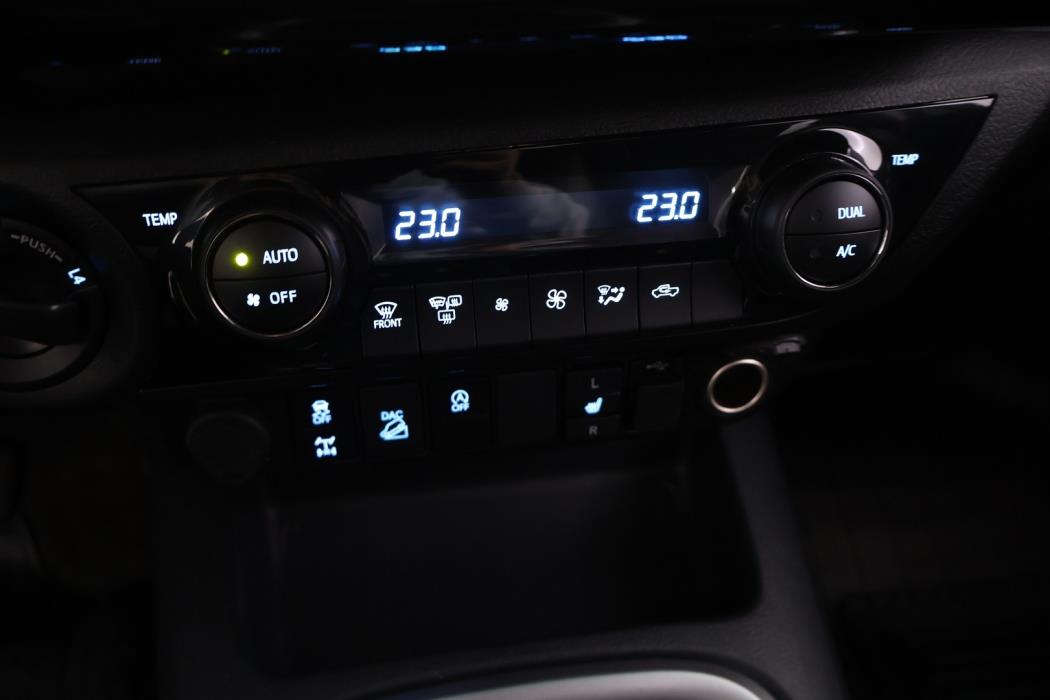 TOYOTA Hilux 2024