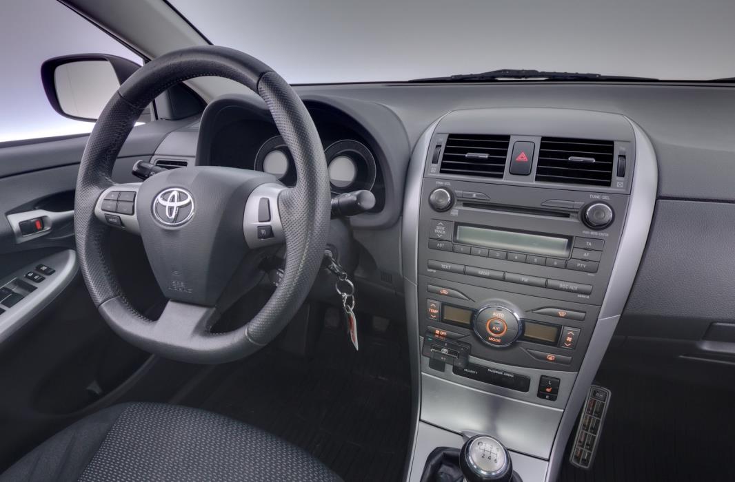 TOYOTA Corolla 2011