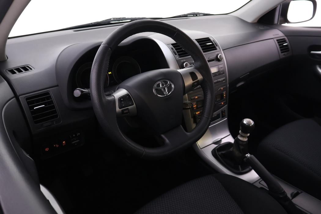 TOYOTA Corolla 2011