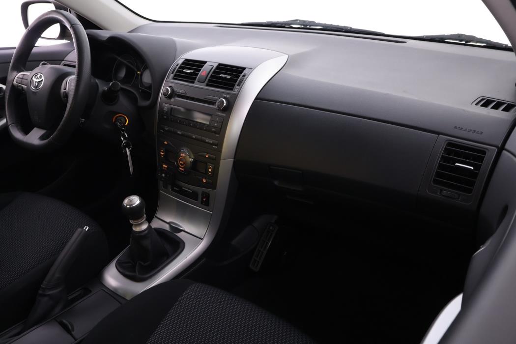 TOYOTA Corolla 2011