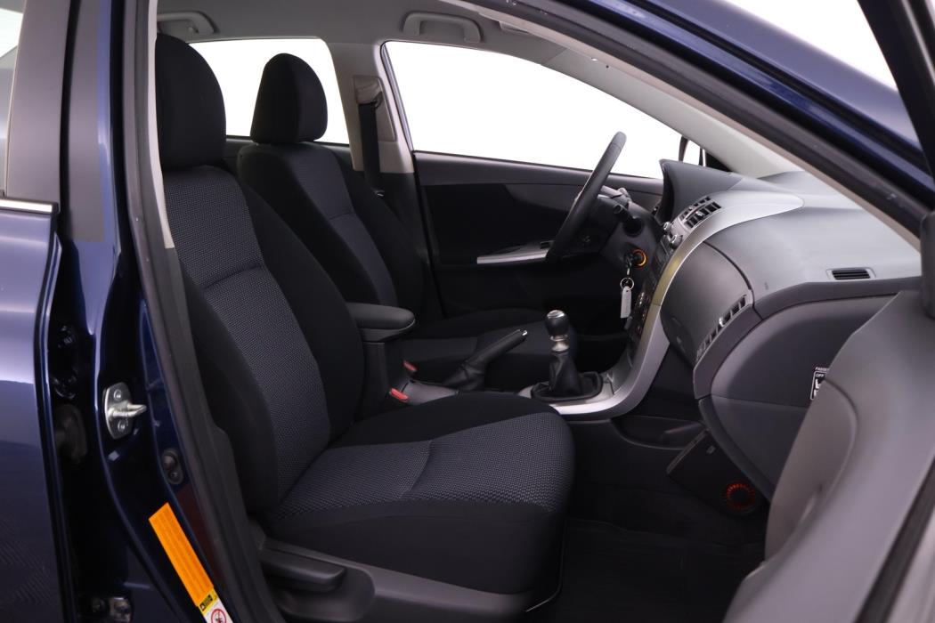 TOYOTA Corolla 2011