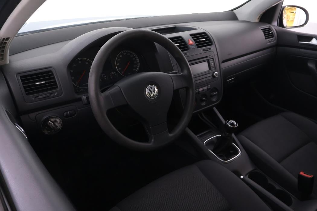 VOLKSWAGEN Golf 2005
