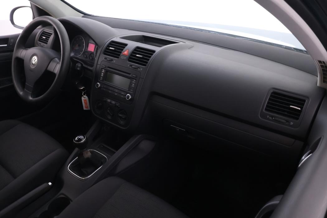 VOLKSWAGEN Golf 2005