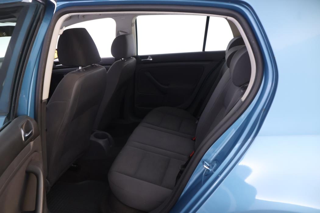 VOLKSWAGEN Golf 2005