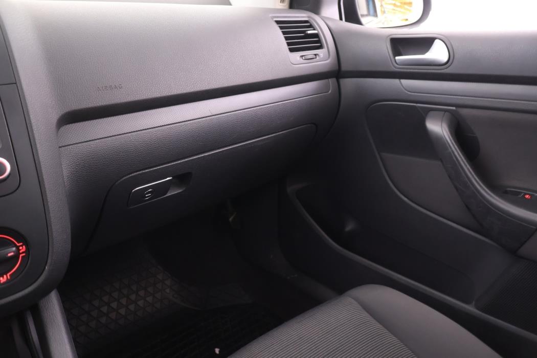 VOLKSWAGEN Golf 2005