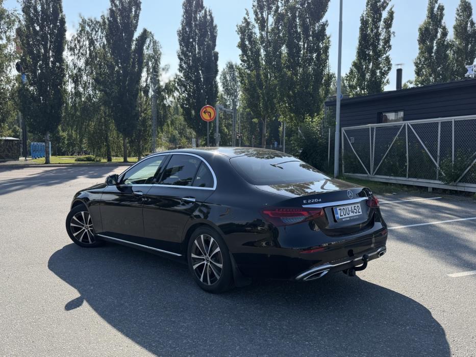 MERCEDES-BENZ E 2023