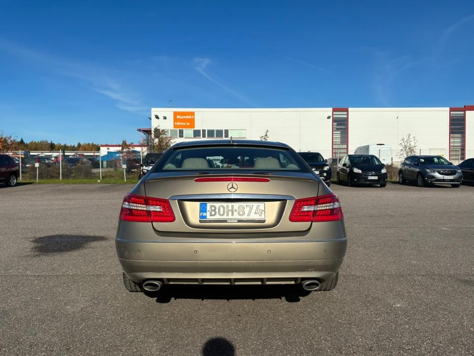 MERCEDES-BENZ E 2010