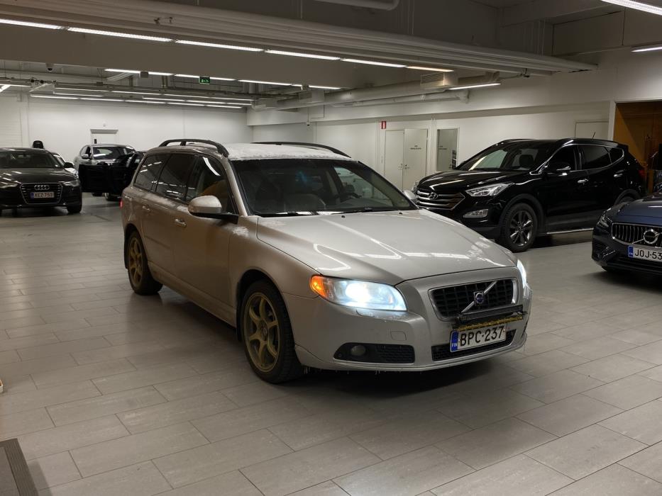VOLVO V70 2008