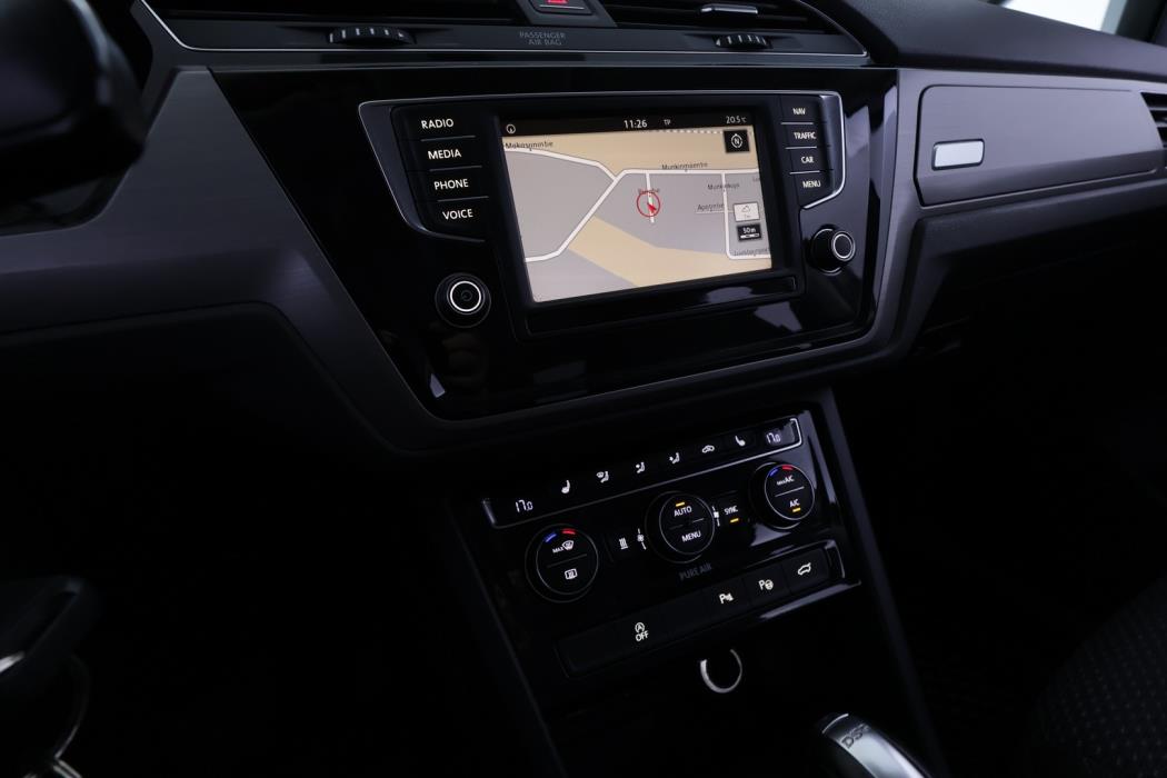 VOLKSWAGEN Touran 2016