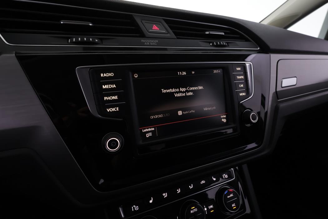 VOLKSWAGEN Touran 2016