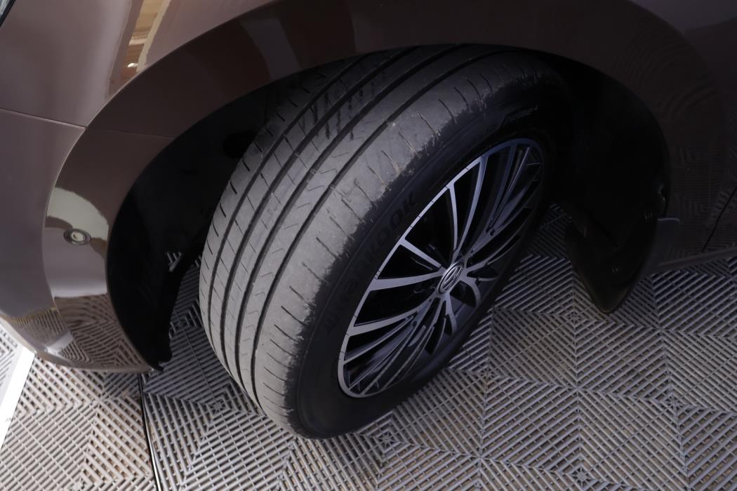VOLKSWAGEN Touran 2016
