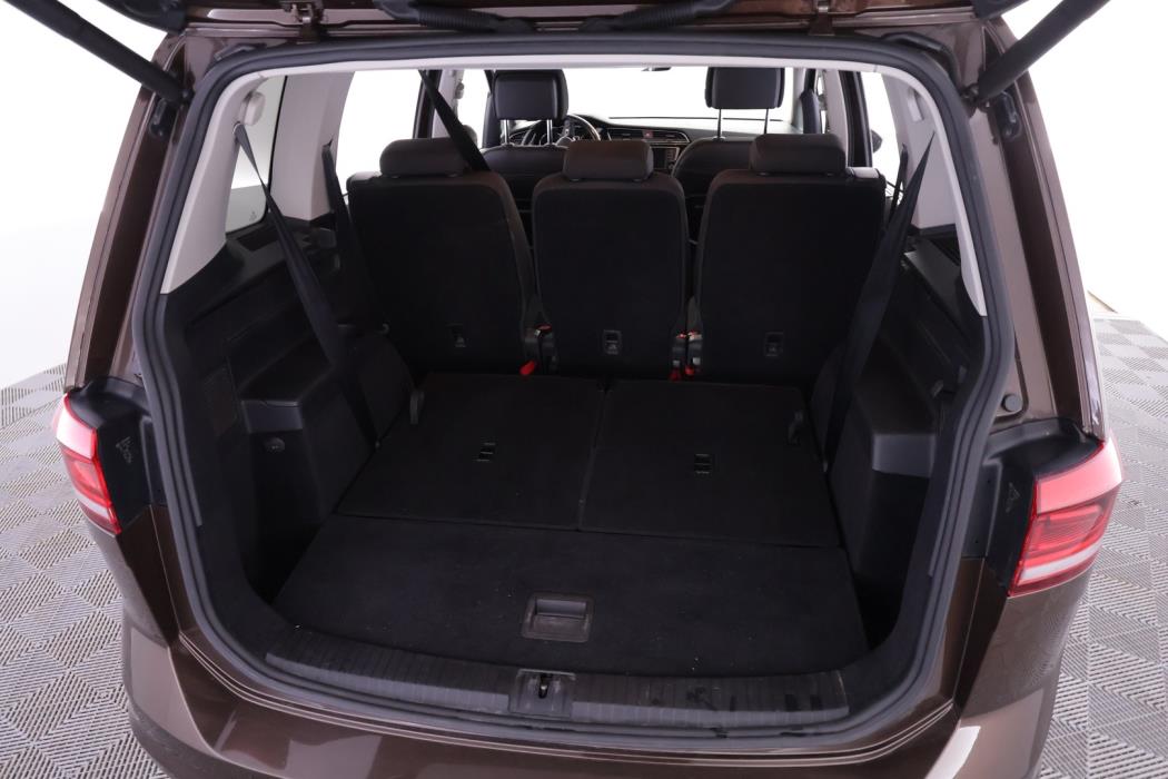 VOLKSWAGEN Touran 2016