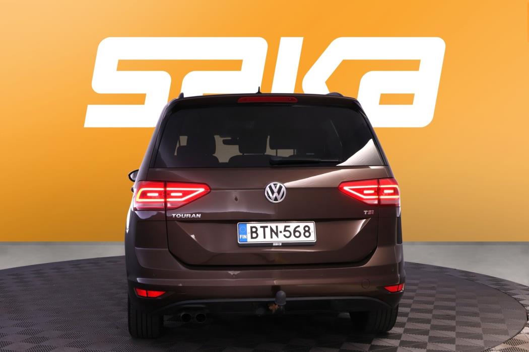 VOLKSWAGEN Touran 2016