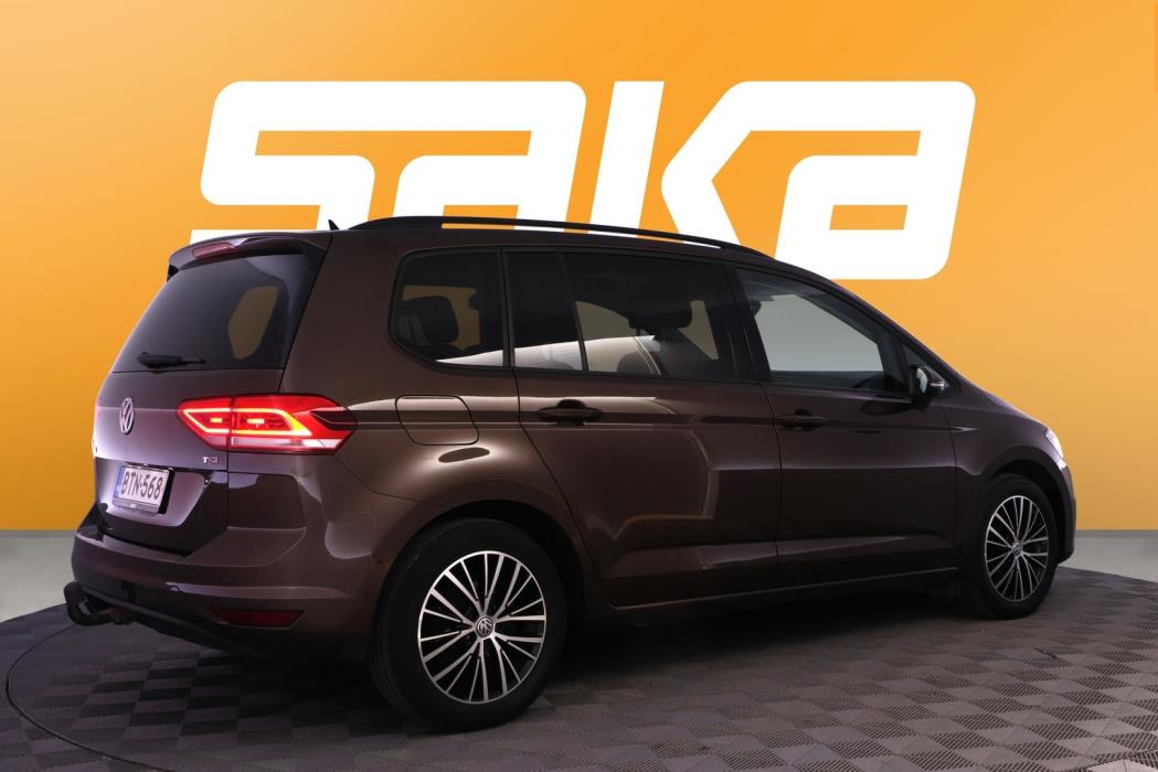 VOLKSWAGEN Touran 2016
