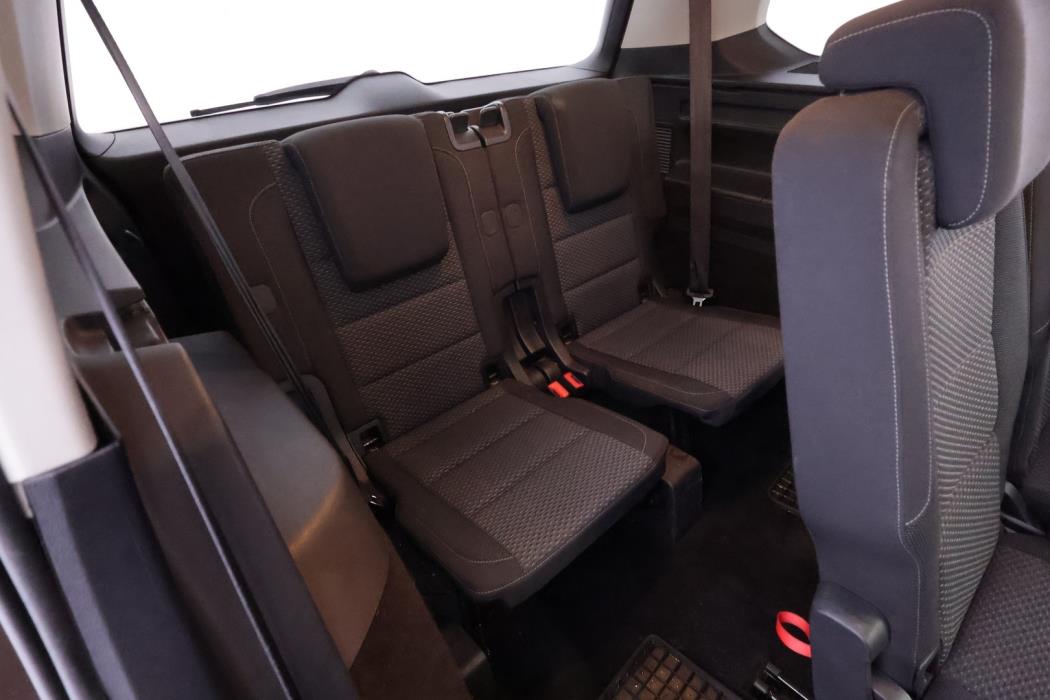 VOLKSWAGEN Touran 2016