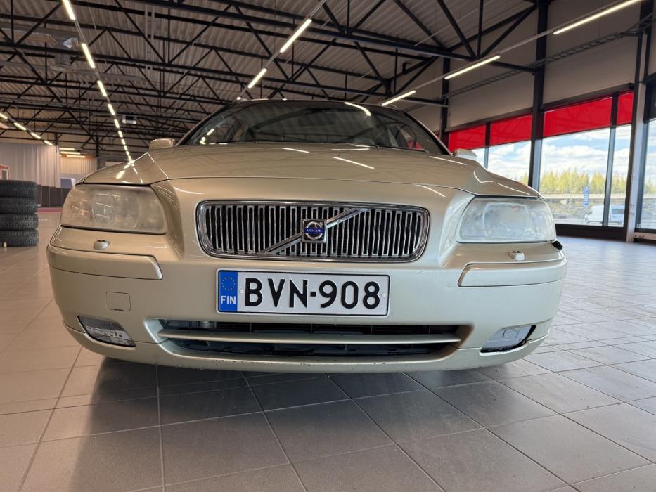 VOLVO V70 2005