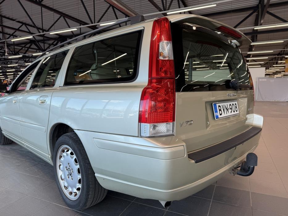 VOLVO V70 2005