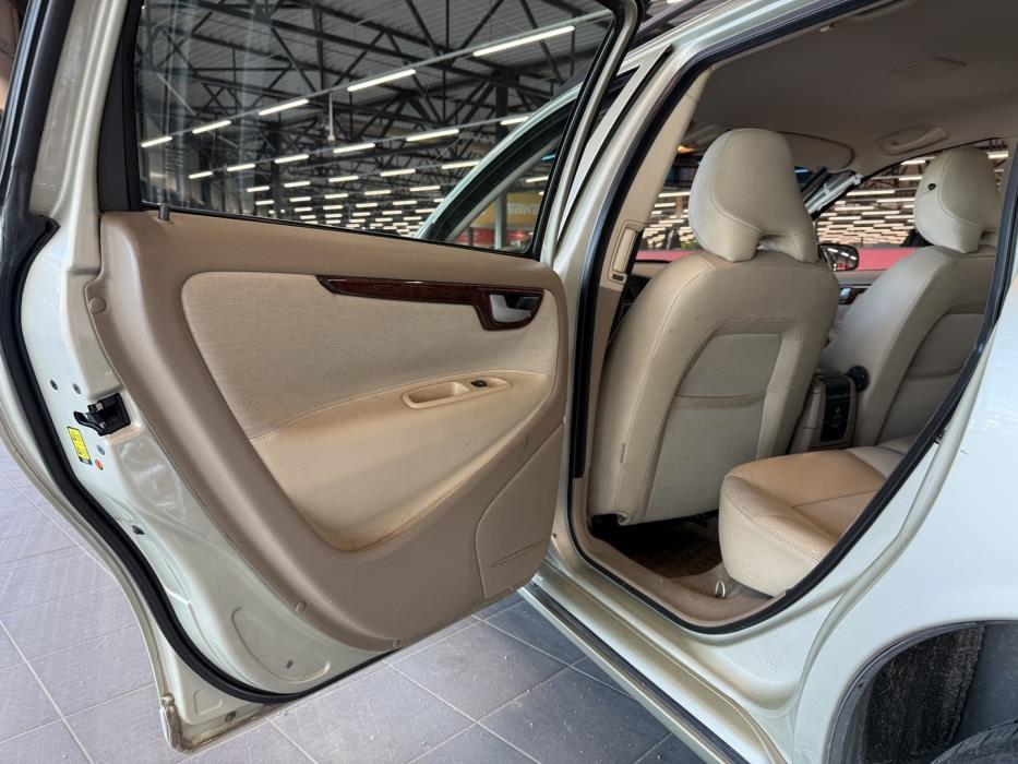 VOLVO V70 2005