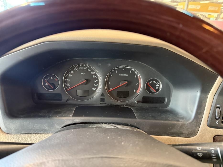 VOLVO V70 2005
