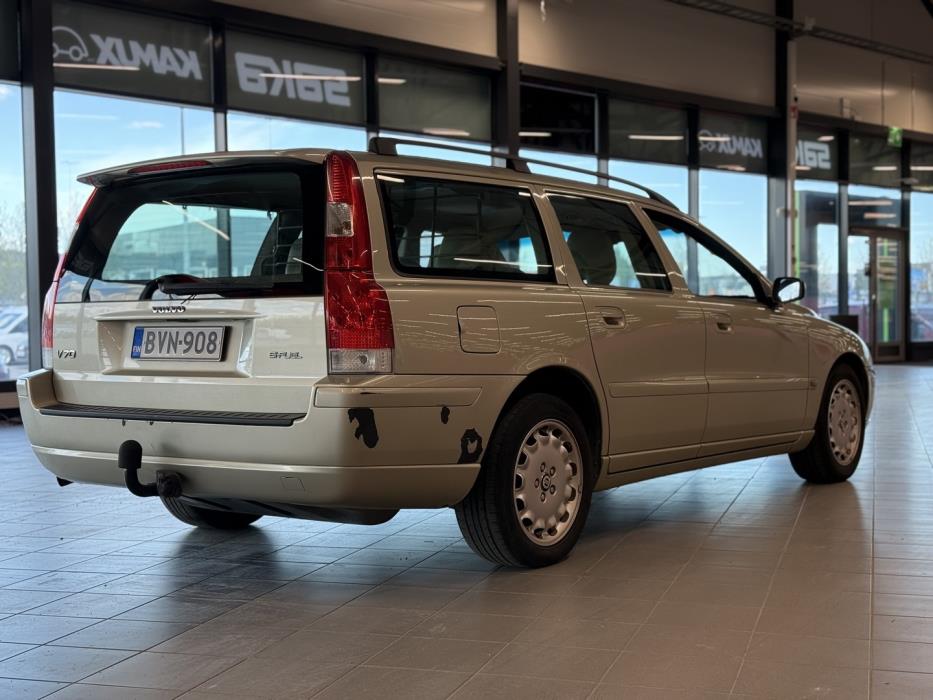 VOLVO V70 2005