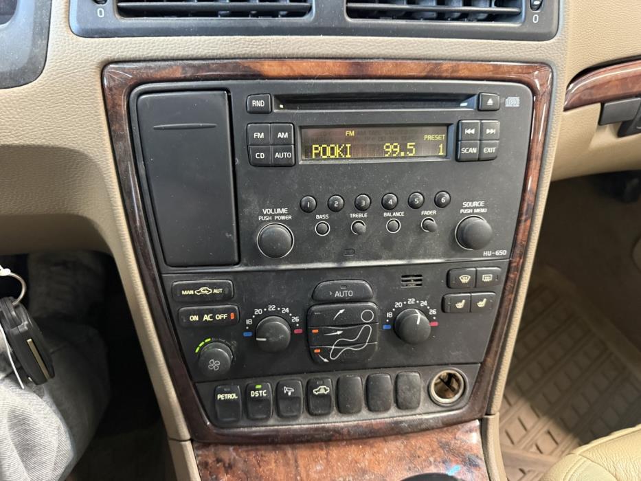 VOLVO V70 2005
