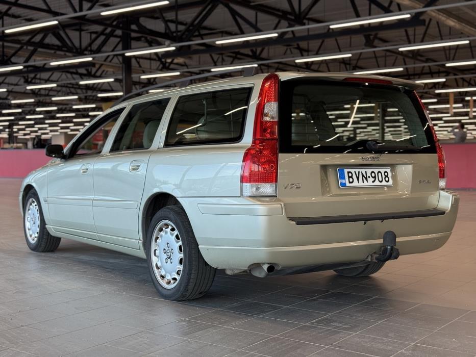 VOLVO V70 2005