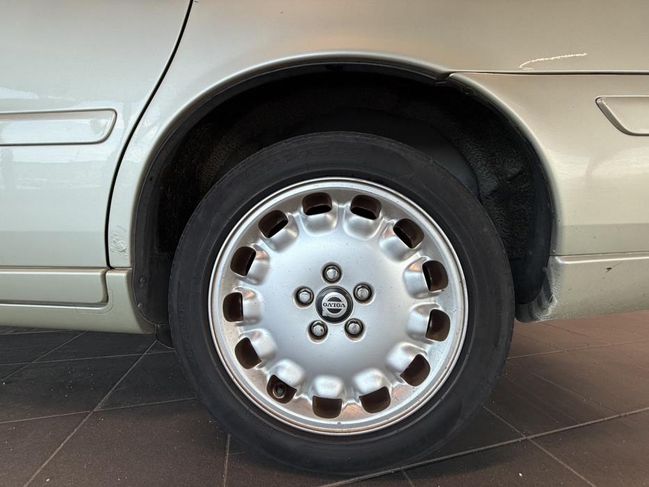 VOLVO V70 2005