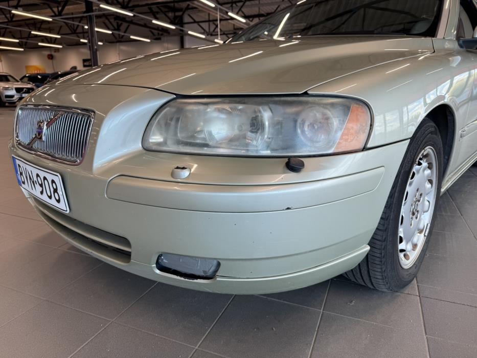 VOLVO V70 2005