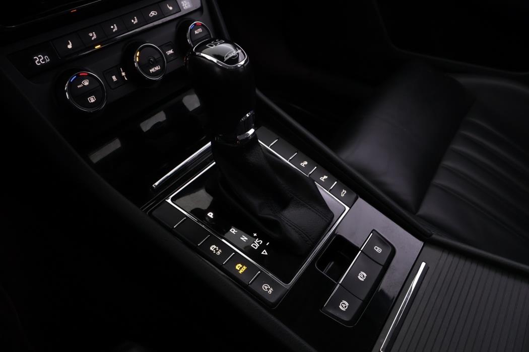SKODA Superb 2016