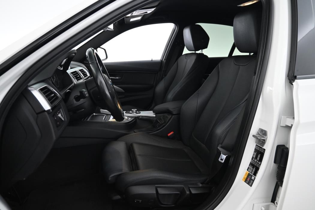 BMW 330 2016