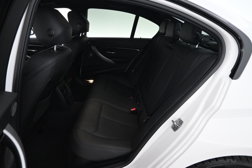 BMW 330 2016