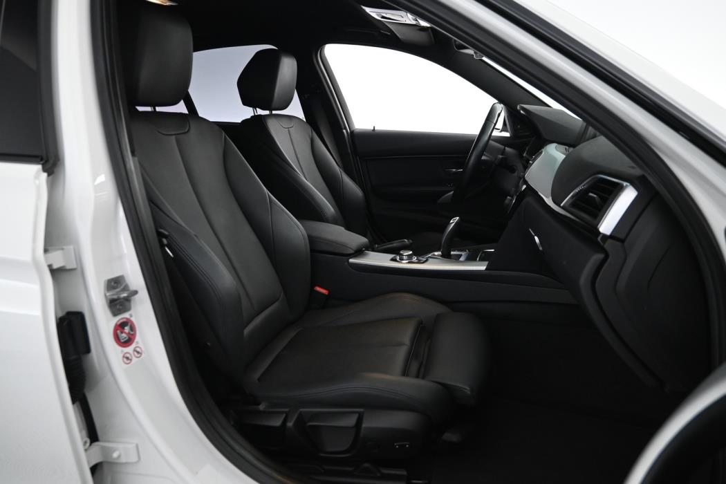 BMW 330 2016