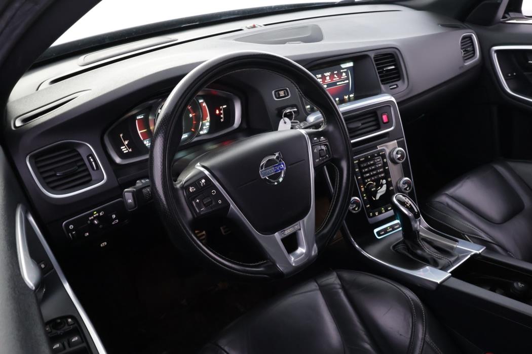 VOLVO V60 2015