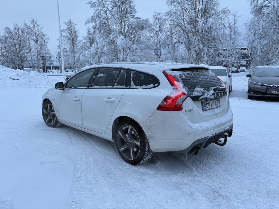 VOLVO V60 2015