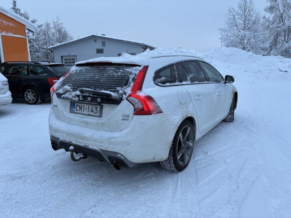 VOLVO V60 2015