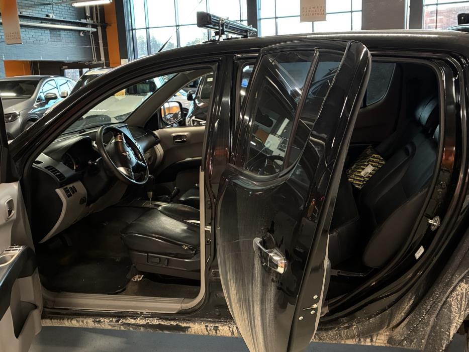 MITSUBISHI L200 2010