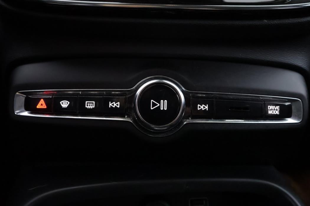 VOLVO XC40 2020