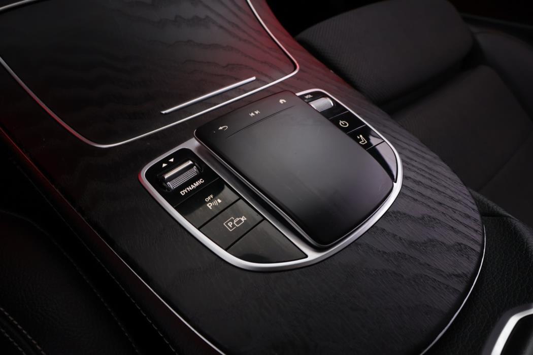 MERCEDES-BENZ E 2021