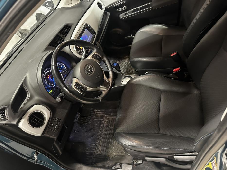 TOYOTA Yaris 2013