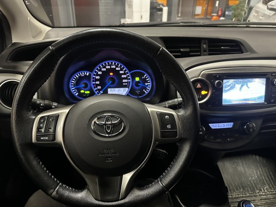 TOYOTA Yaris 2013