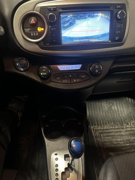 TOYOTA Yaris 2013