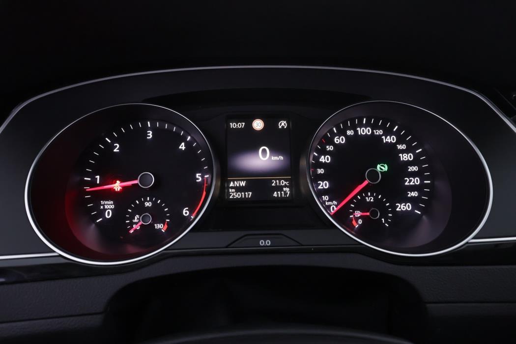 VOLKSWAGEN Passat 2016