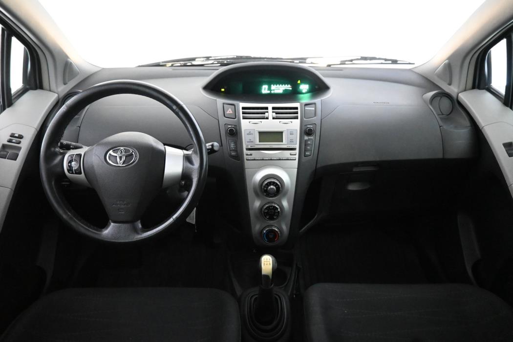 TOYOTA Yaris 2006