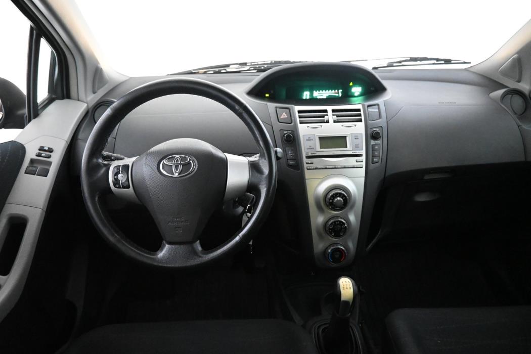 TOYOTA Yaris 2006