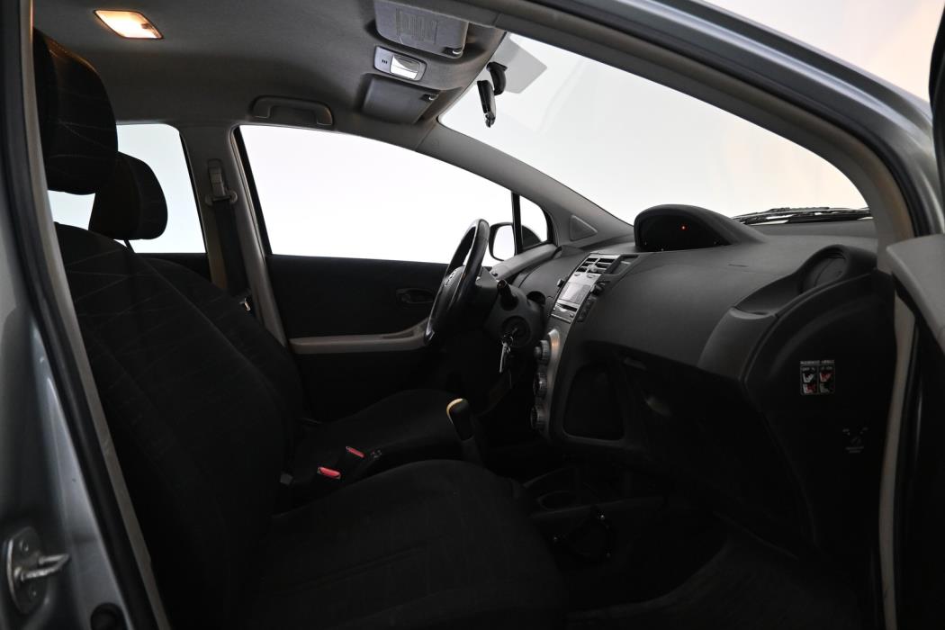 TOYOTA Yaris 2006